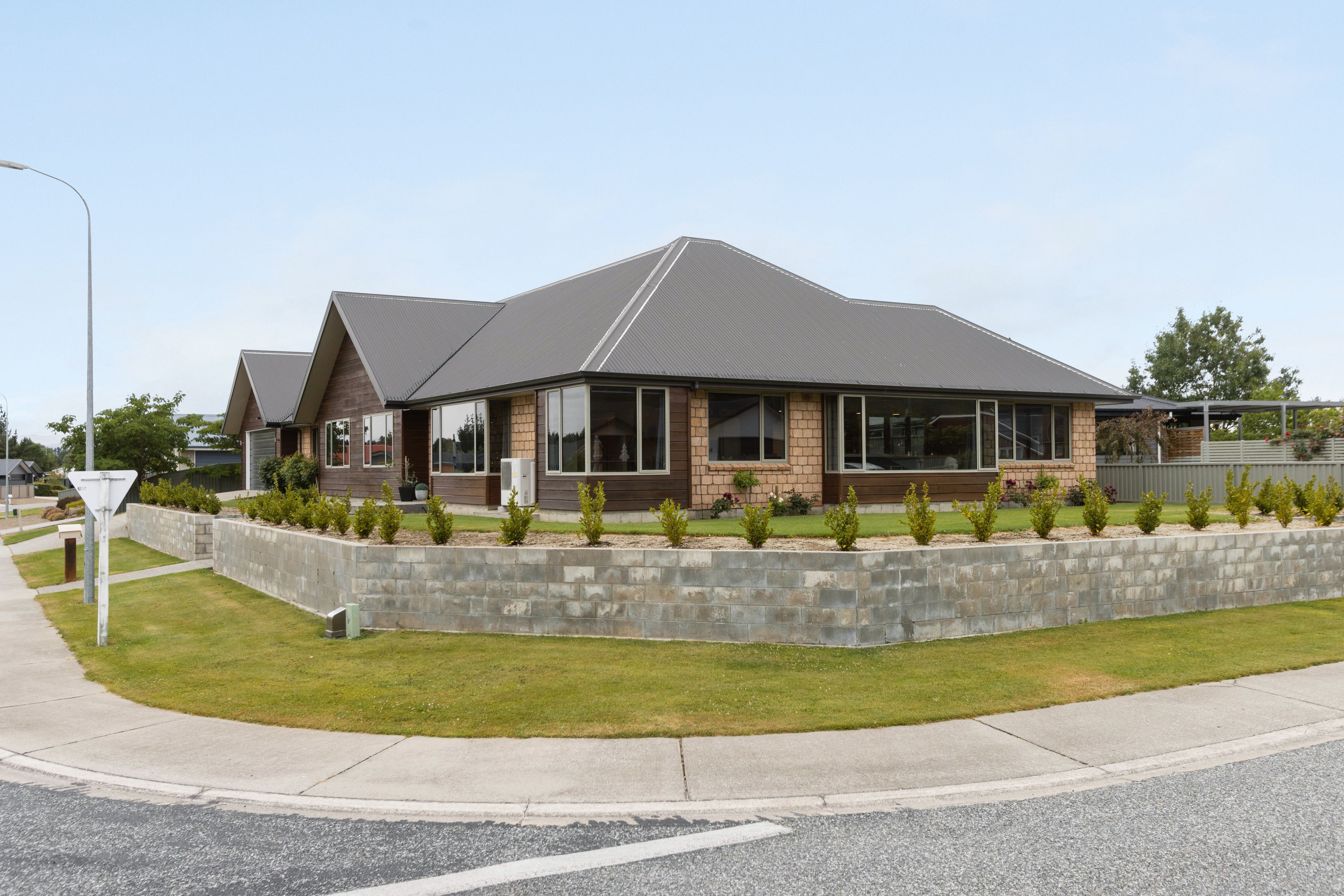 2 Elizabeth Place, Clyde, Central Otago, Otago | Tall Poppy