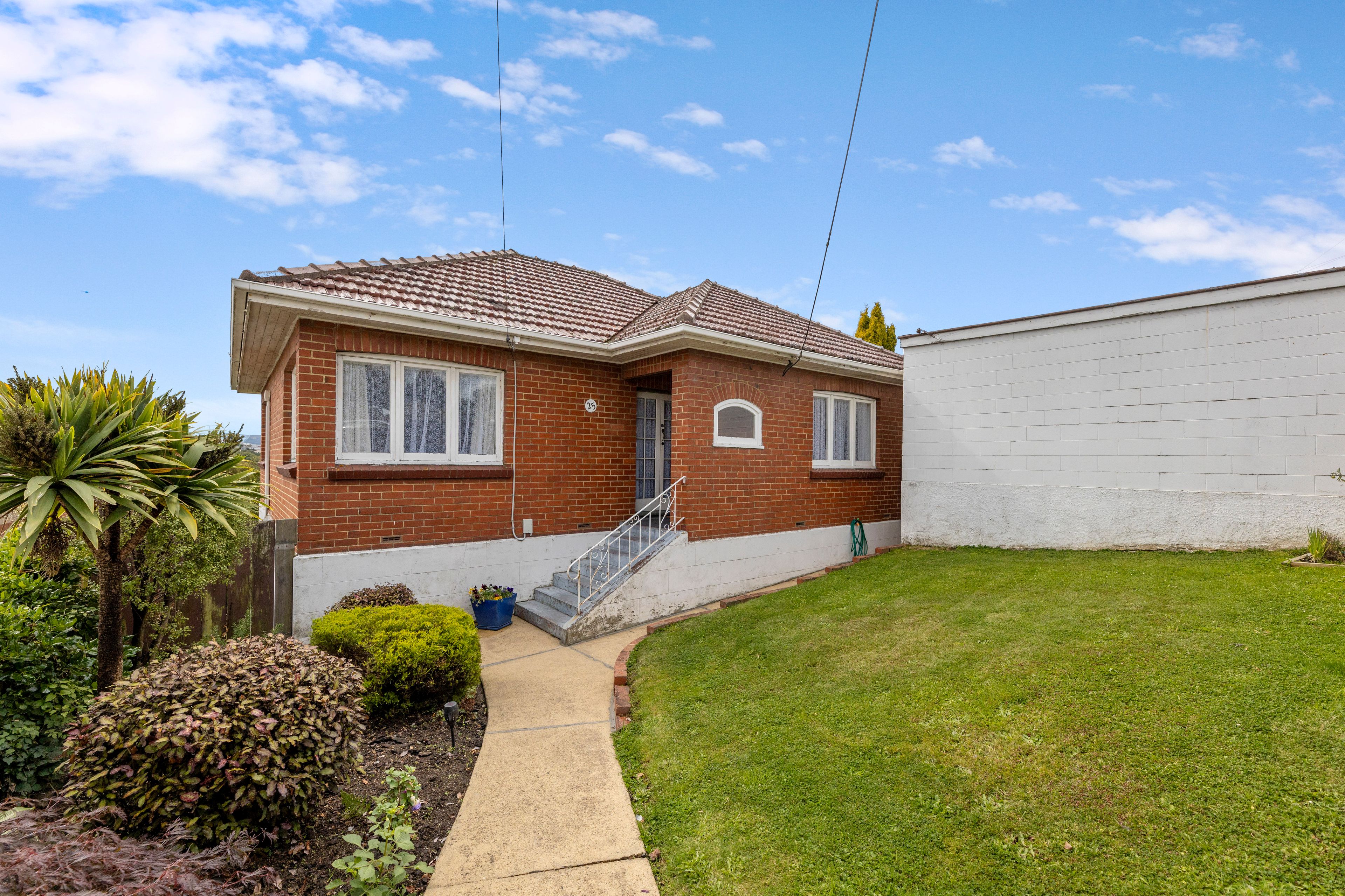 25 Riselaw Road, Calton Hill, Dunedin City, Otago | Tall Poppy