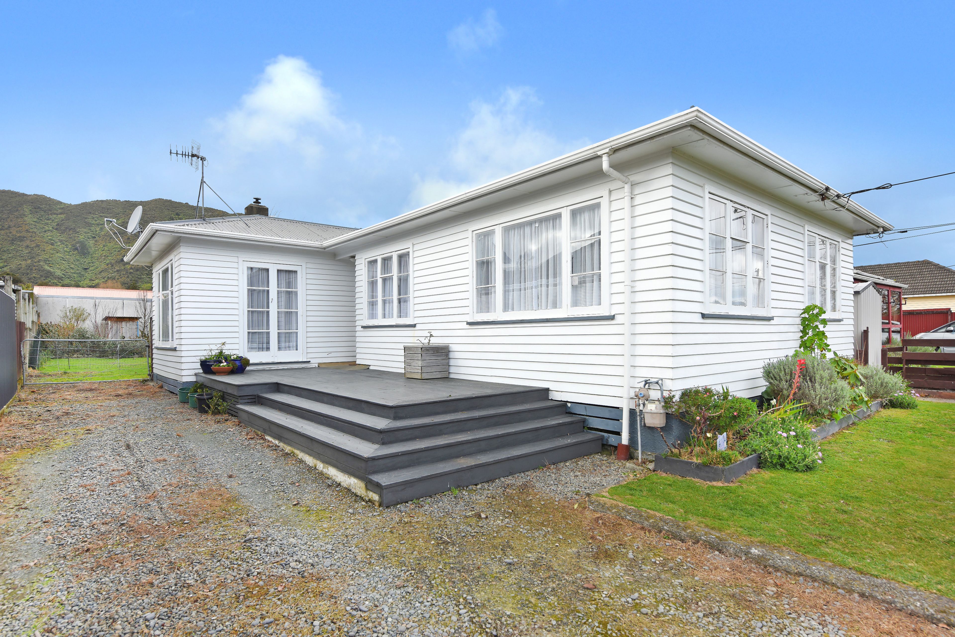120 Wise Street, Wainuiomata, Lower Hutt City, Wellington | Tall Poppy