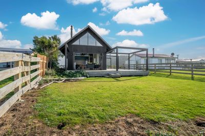 497 Waikawa-curio Bay Road, Curio Bay, Southland | Tall Poppy 