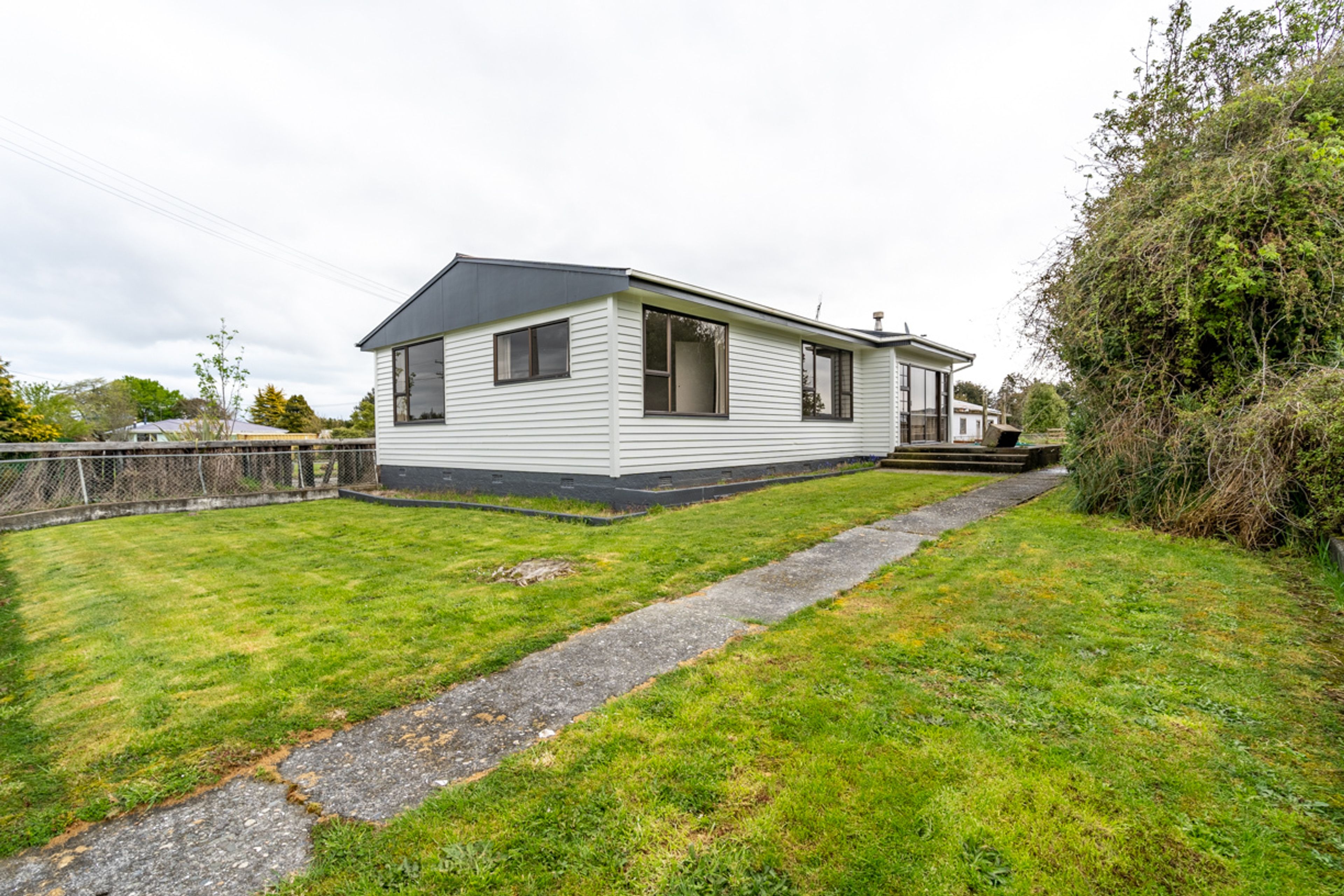 25 Clifden Highway, Tuatapere, Southland | Tall Poppy