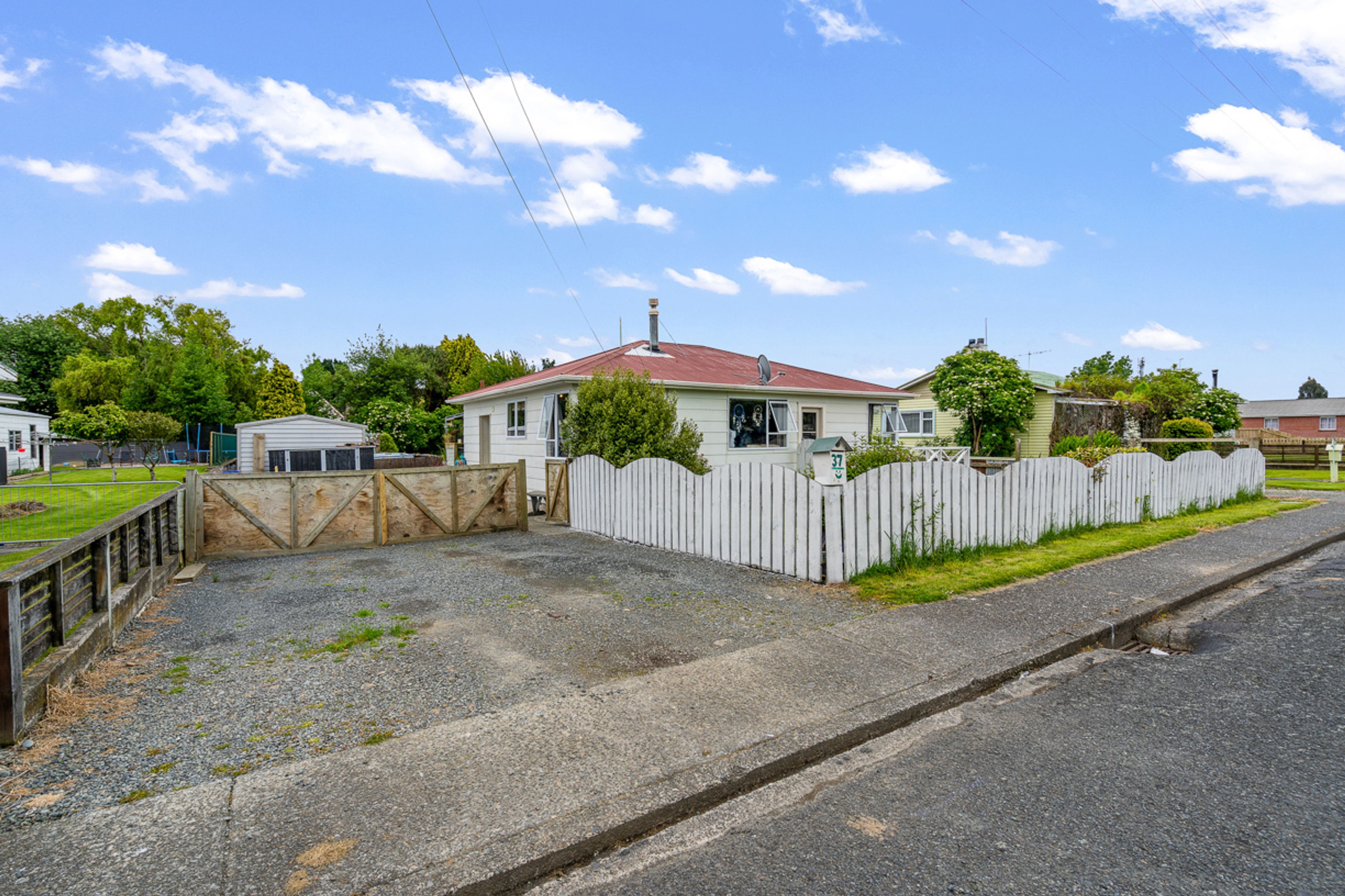 37 Queen Street, Otautau, Southland | Tall Poppy