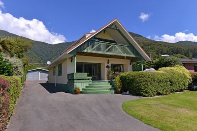 21 The Parade, Okiwi Bay, Marlborough | Tall Poppy 