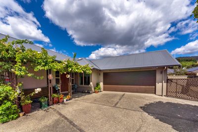 8 Ridings, Richmond, Tasman, Nelson | Tall Poppy 