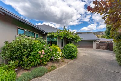 8 Ridings, Richmond, Tasman, Nelson | Tall Poppy 