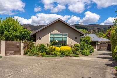 8 Ridings, Richmond, Tasman, Nelson | Tall Poppy 