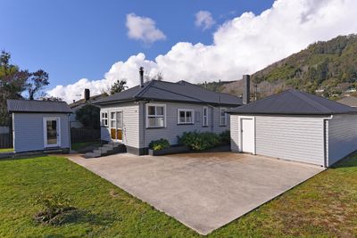 220 Kawai Street, Nelson South, Nelson | Tall Poppy 