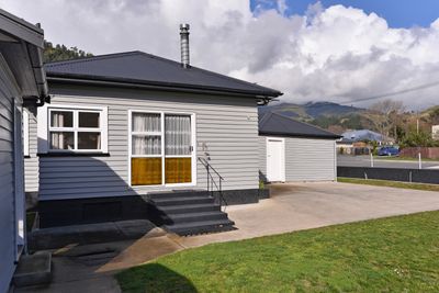 220 Kawai Street, Nelson South, Nelson | Tall Poppy 