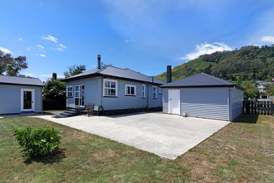 220 Kawai Street, Nelson South, Nelson | Tall Poppy 