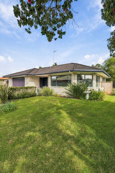 26 Swanson Oaks, Swanson, Waitakere City, Auckland | Tall Poppy 