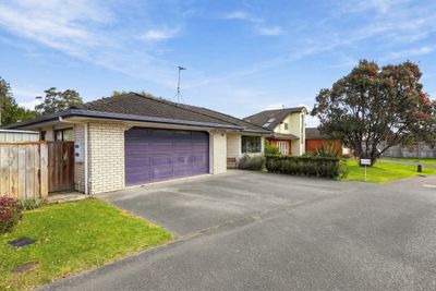 26 Swanson Oaks, Swanson, Waitakere City, Auckland | Tall Poppy 