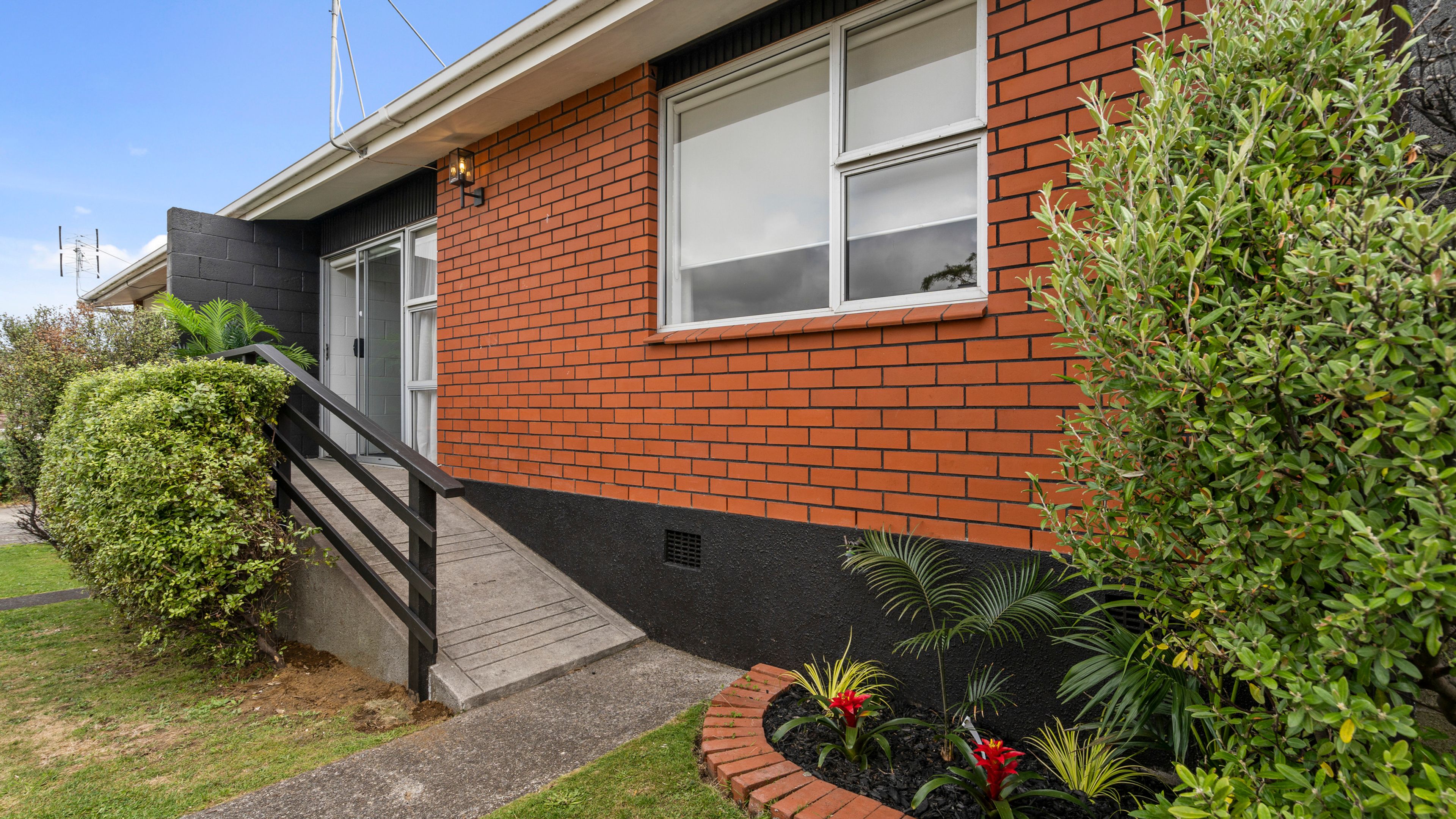 2/58A Paynters Avenue, Strandon, New Plymouth, Taranaki | Tall Poppy