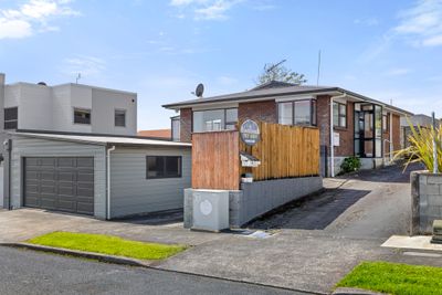 17 Cutfield Road, New Plymouth, Taranaki | Tall Poppy 