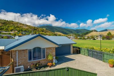 305 The Ridgeway, Stoke, Nelson | Tall Poppy 