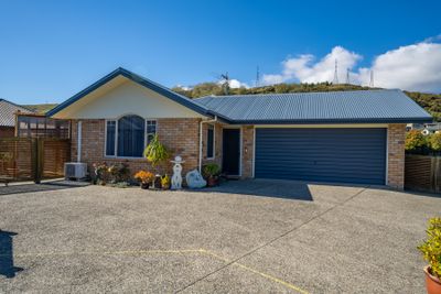 305 The Ridgeway, Stoke, Nelson | Tall Poppy 