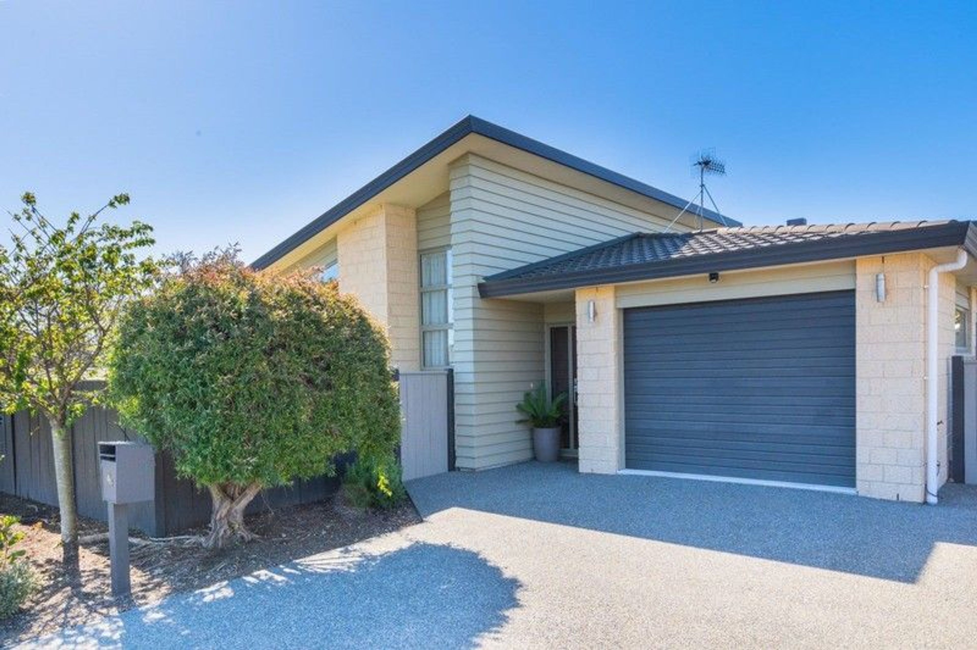 4B Huia Road, Raumati Beach, Kapiti Coast, Wellington | Tall Poppy