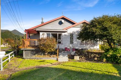 41 Devon Street, Picton, Marlborough | Tall Poppy 