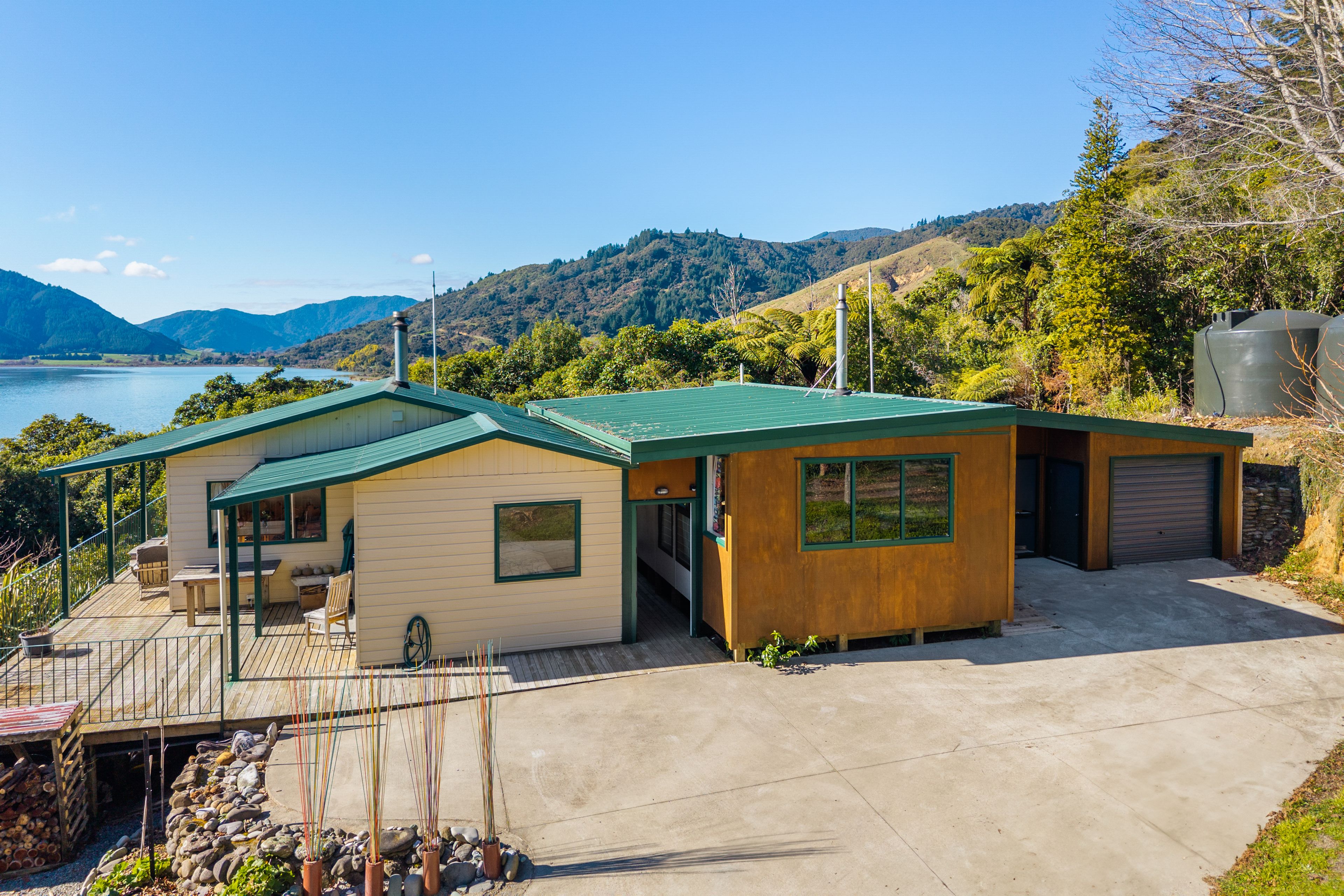 826 Queen Charlotte Drive, Havelock, Marlborough | Tall Poppy