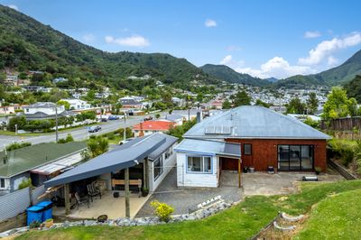 8 Suffolk Street, Picton, Marlborough | Tall Poppy 