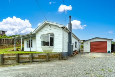 8 Suffolk Street, Picton, Marlborough | Tall Poppy 