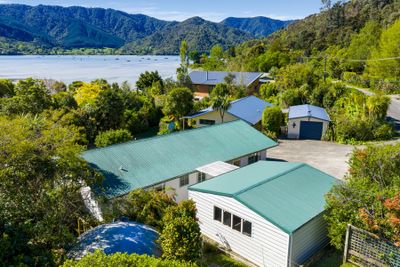 1693 Queen Charlotte Drive, Queen Charlotte Sound, Marlborough | Tall Poppy 
