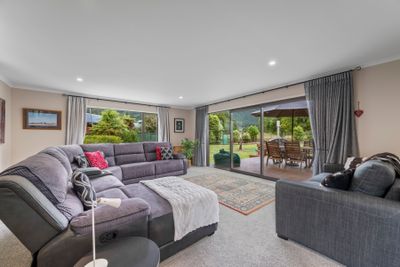 6B Lady Cobham Grove, Anakiwa, Marlborough | Tall Poppy 