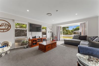 12 Nancy Avenue, Feilding, Manawatu | Tall Poppy 
