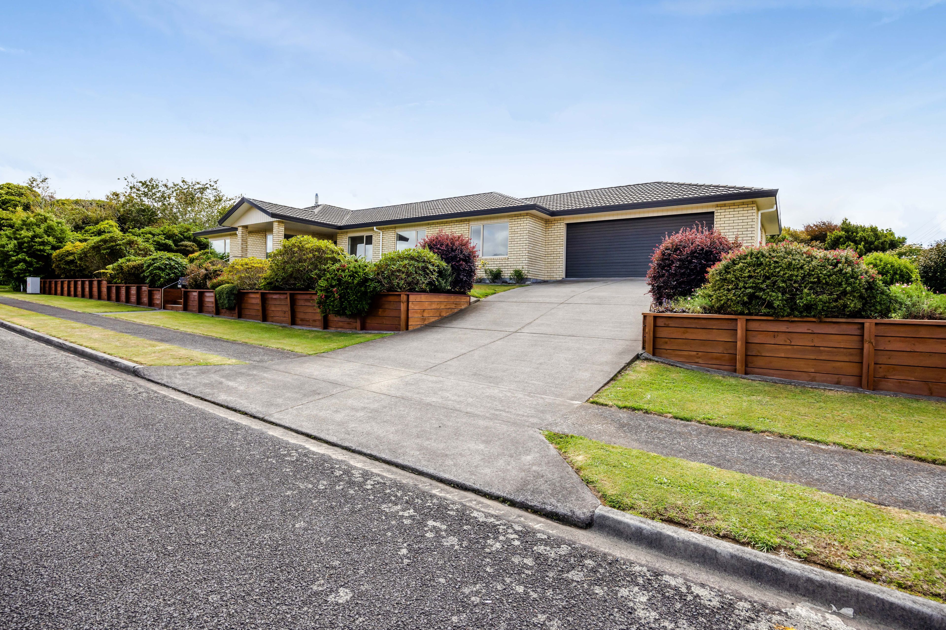 2A Elizabeth Grove, Stratford, Taranaki | Tall Poppy