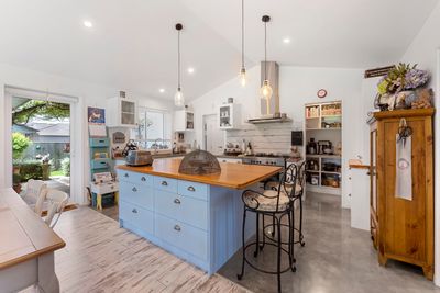 2 Mercade Close, Stratford, Taranaki | Tall Poppy 