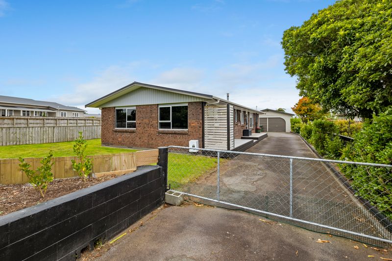 100 Pembroke Road West, Stratford