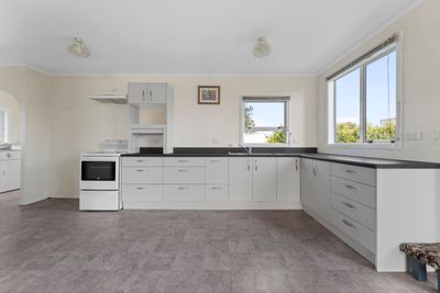 127 Regan Street, Stratford, Taranaki | Tall Poppy 