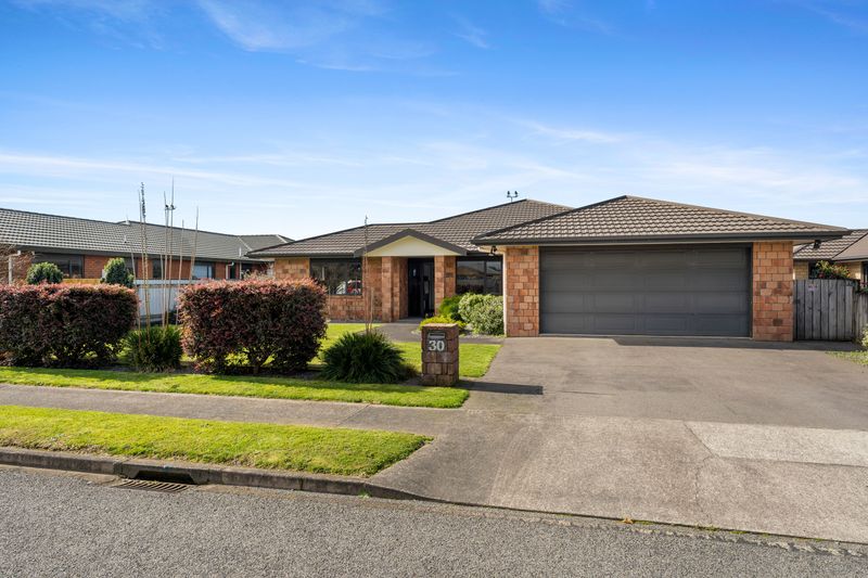 30 Montague Grove, Stratford