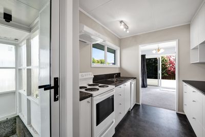 23 Exeter Street, Stratford, Taranaki | Tall Poppy 
