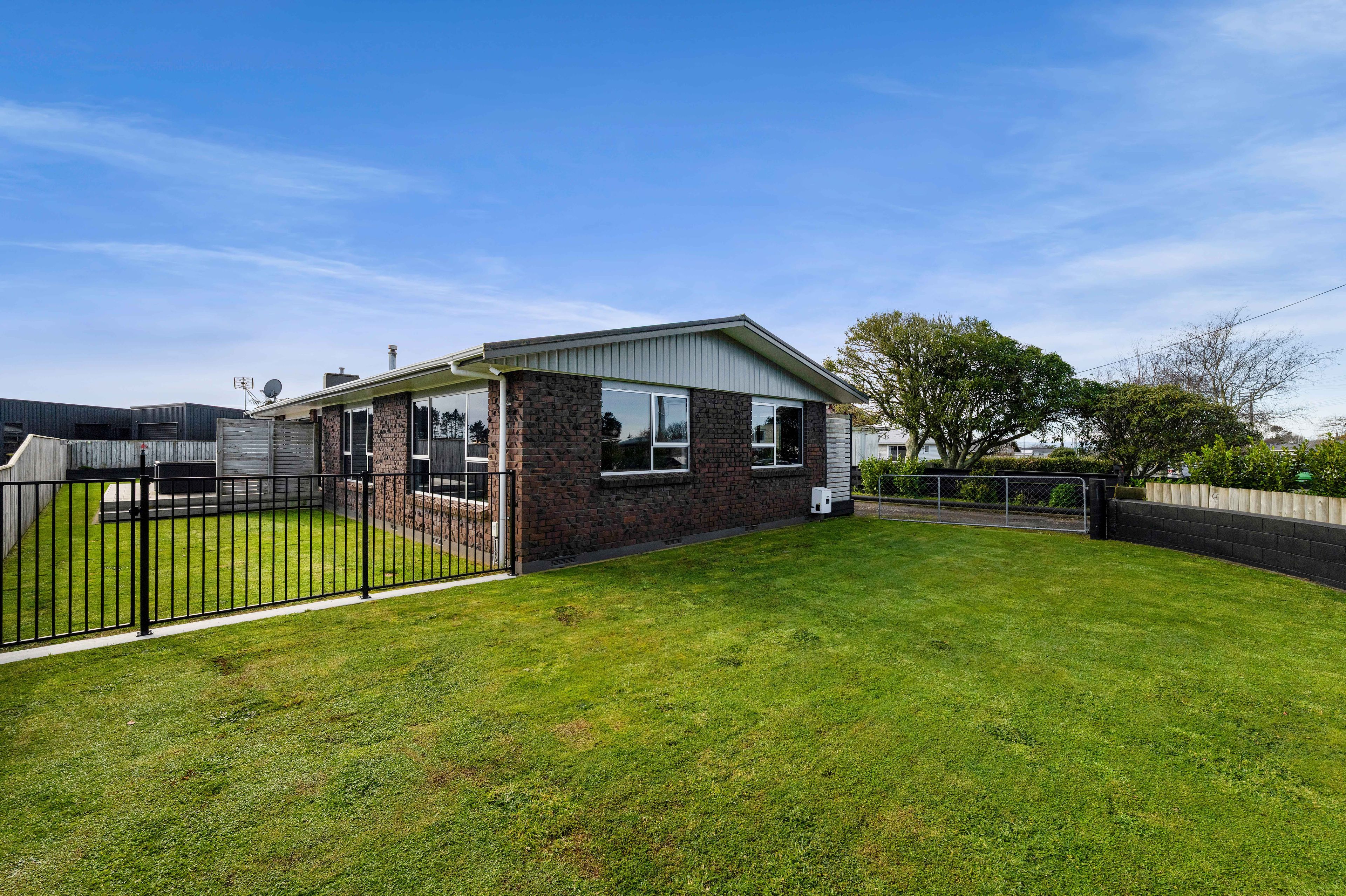 100 Pembroke Road West, Stratford, Taranaki | Tall Poppy