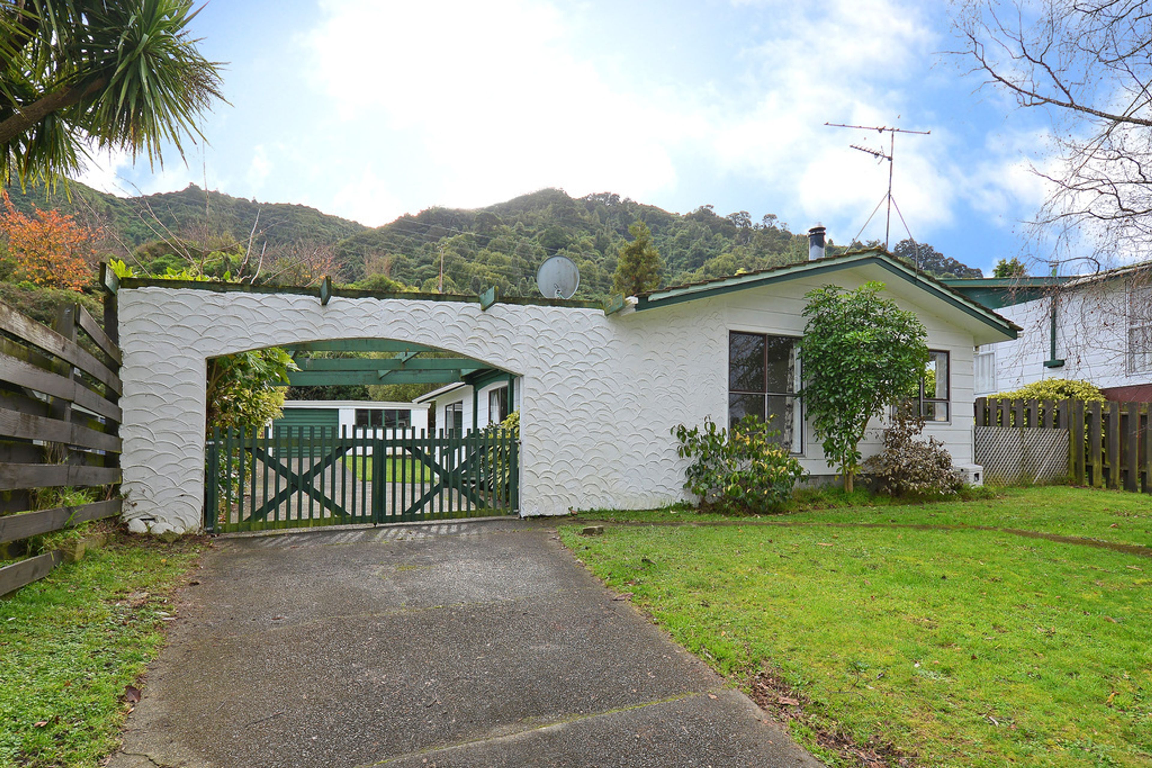 15 Hartford Crescent, Totara Park, Upper Hutt City, Wellington | Tall Poppy