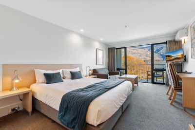 1F/17 Lakeside Road, Wanaka, Otago | Tall Poppy 