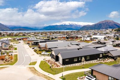 2 Mcneil Crescent, Wanaka, Otago | Tall Poppy 
