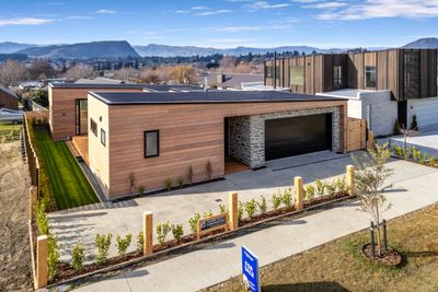 11 Stoneleigh Drive, Wanaka, Otago | Tall Poppy 