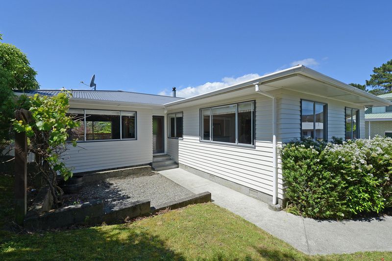 9 Lincoln Grove, Wainuiomata, Lower Hutt City
