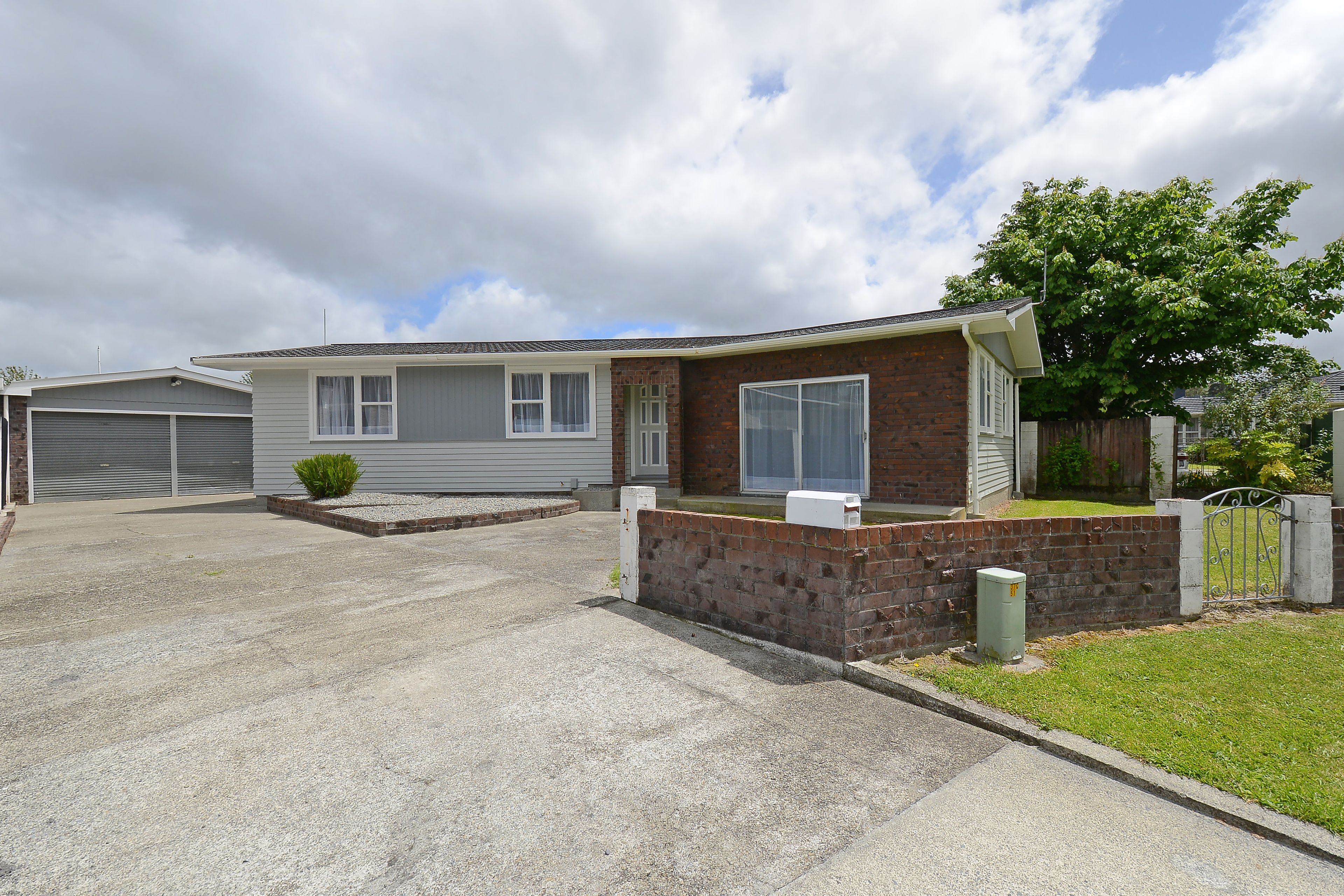 9 Ponderosa Grove, Maoribank, Upper Hutt City, Wellington | Tall Poppy