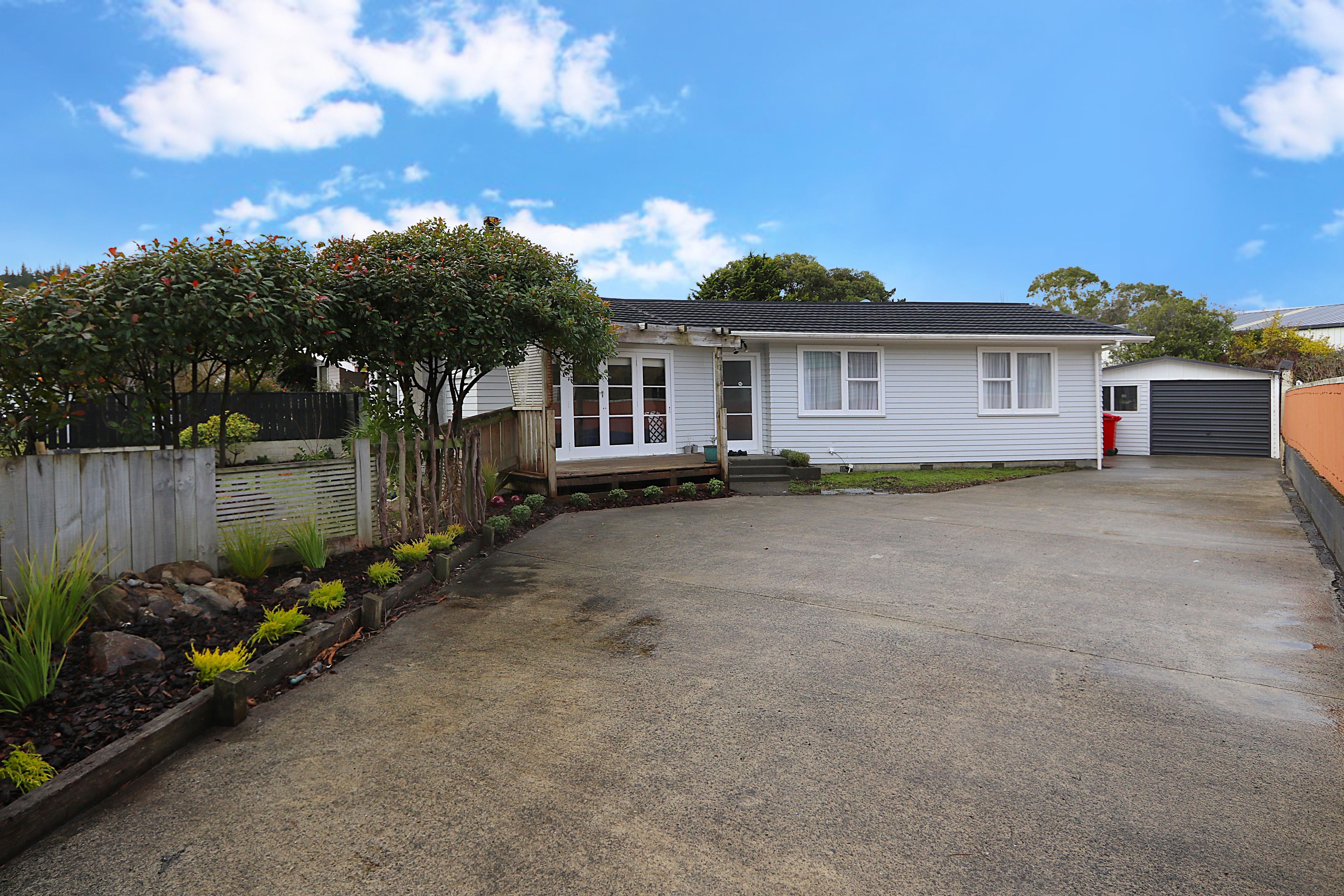 54 Parkway, Wainuiomata, Lower Hutt City, Wellington | Tall Poppy