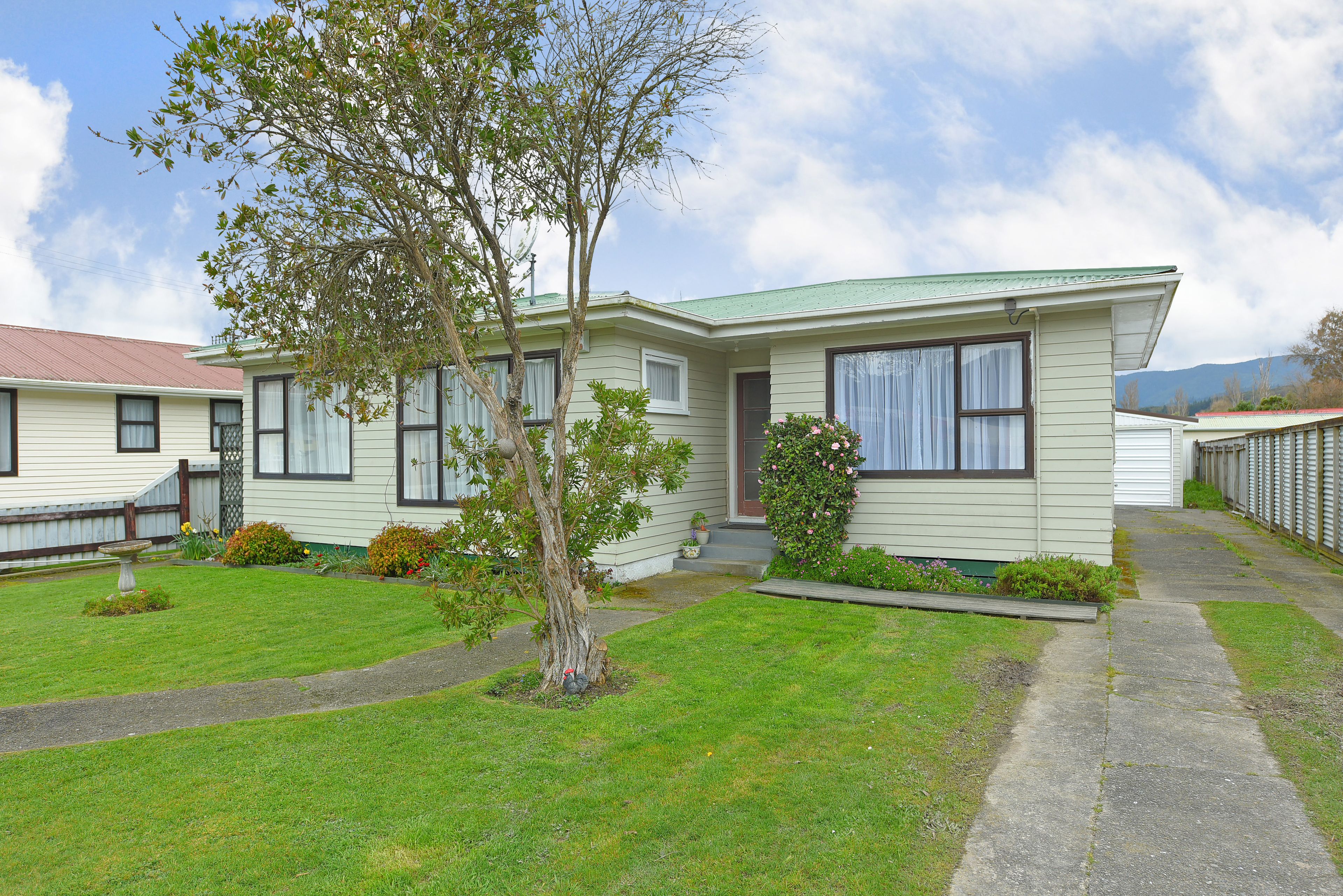 10 Parkway, Wainuiomata, Lower Hutt City, Wellington | Tall Poppy