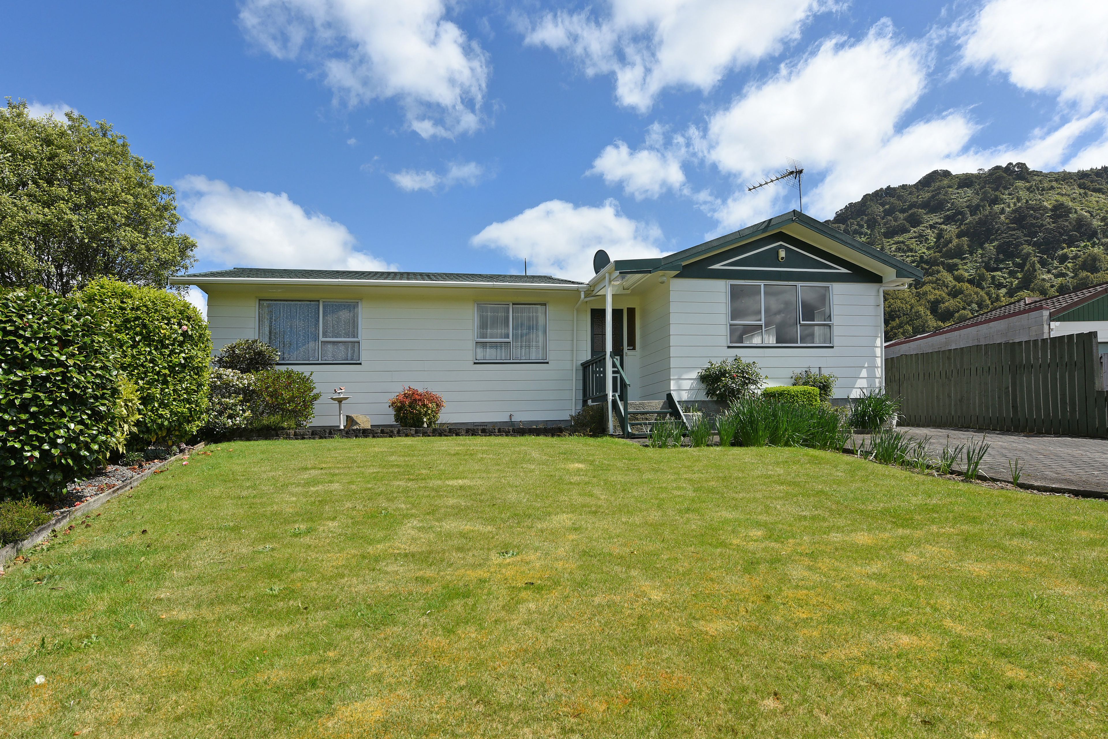 3 Larchmont Grove, Totara Park, Upper Hutt City, Wellington | Tall Poppy