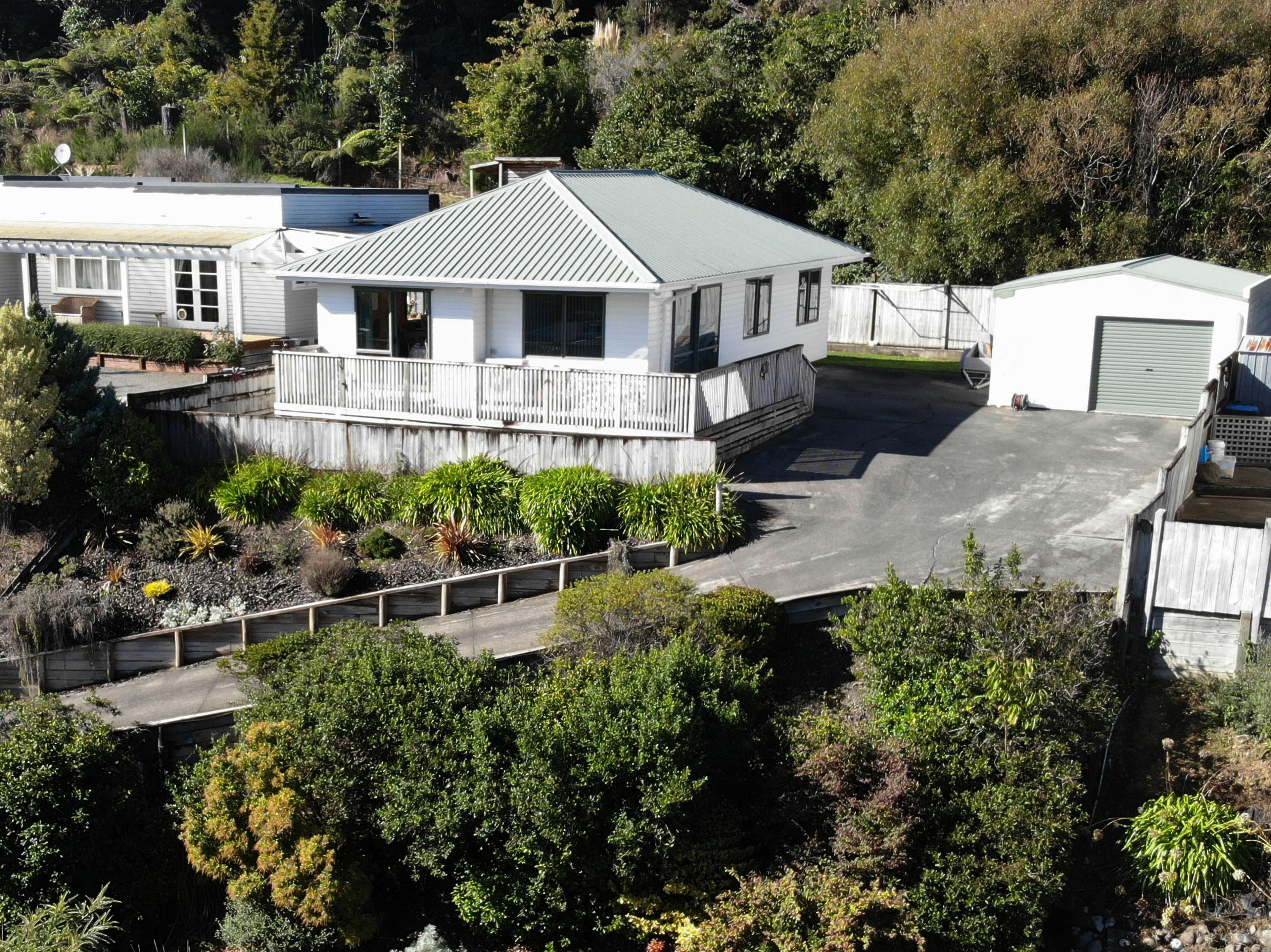 2 Hillside Drive, Maoribank, Upper Hutt City, Wellington | Tall Poppy
