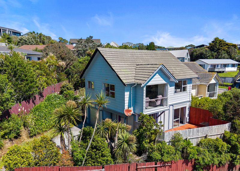 52 Colchester Crescent, Newlands, Wellington City
