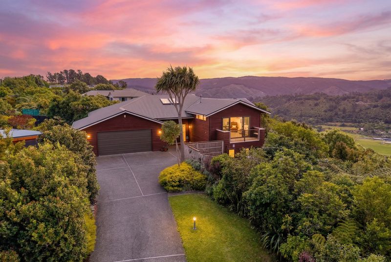 71 Mt Marua Way, Mount Marua, Upper Hutt City