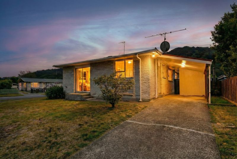 102 Pasadena Crescent, Totara Park, Upper Hutt City