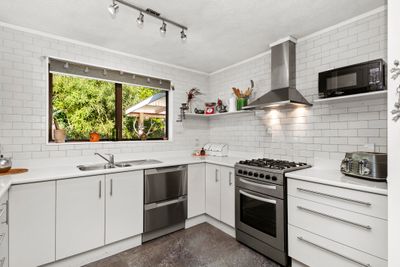 35 Amber Grove, Birchville, Upper Hutt City, Wellington | Tall Poppy 