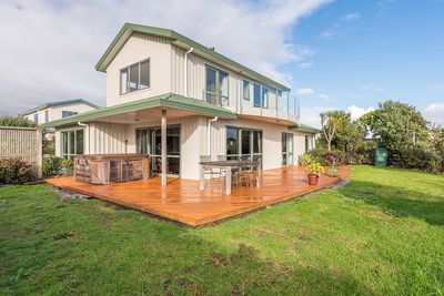 166 Field Way, Waikanae Beach, Kapiti Coast, Wellington | Tall Poppy 