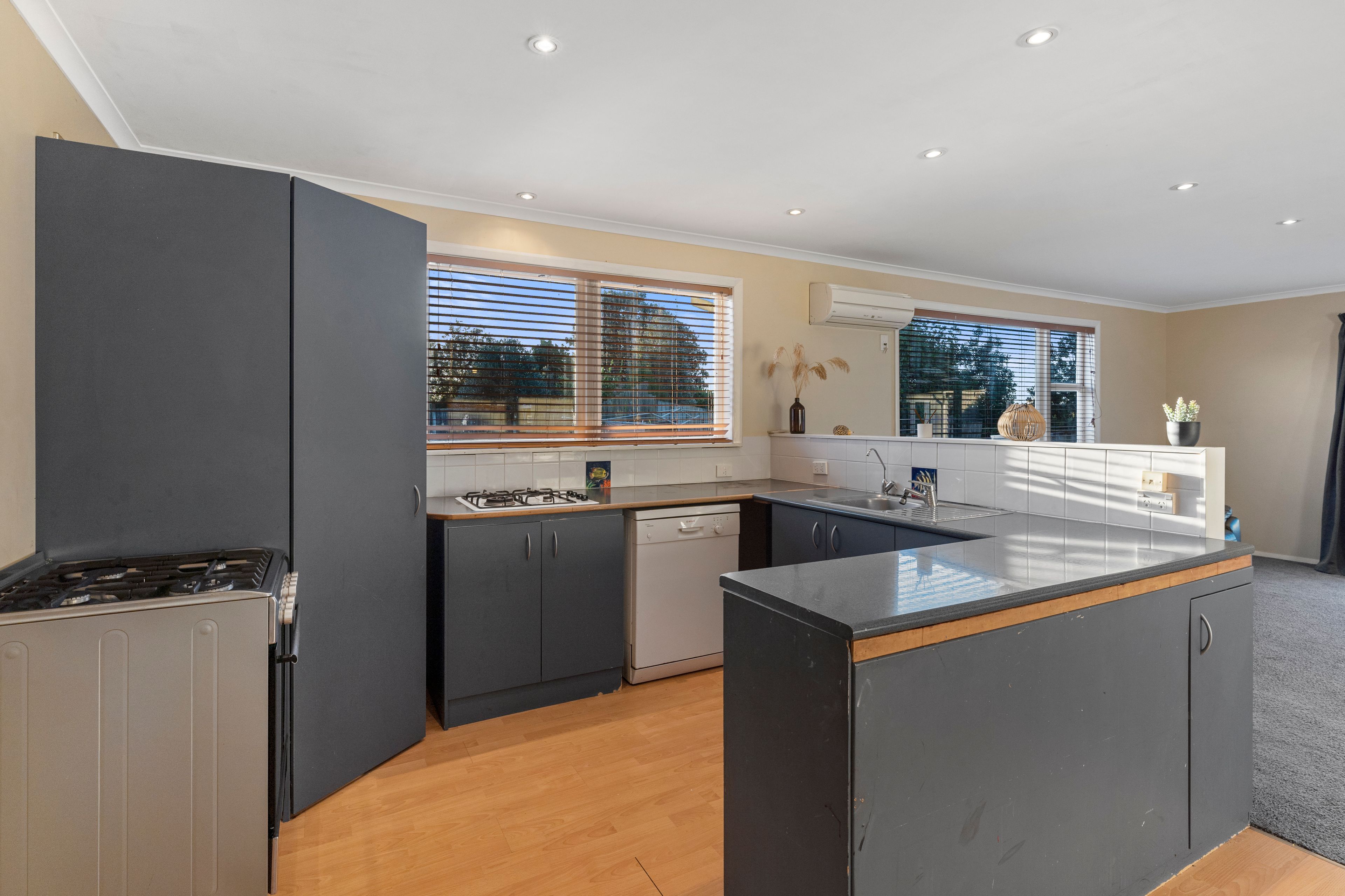 27 Eatwell Avenue, Paraparaumu Beach, Kapiti Coast, Wellington | Tall Poppy
